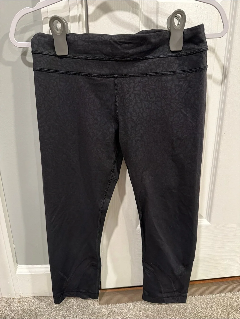Pre-owned Lululemon Run: Inspire Crop II Print Camo/Embossed Black, Sz 8